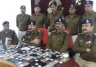 मोबाइल पाकर लोगो  के चेहरे खुशी से खिल उठे