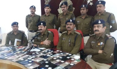 मोबाइल पाकर लोगो  के चेहरे खुशी से खिल उठे