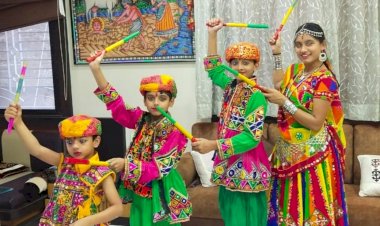 नवरात्रि पर पंडाल नहीं लगे तो क्या ! बच्चों ने परिवार में ही खेला 