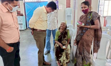 एसडीएम अतुल सिंह द्वारा टीकाकरण केन्द्र गुरूद्वारा सिंग साहब का किया गया निरीक्षण