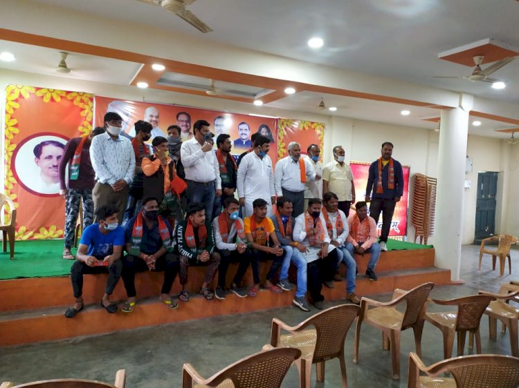 बड़ी संख्या में कांग्रेस कार्यकर्ताओं ने ली भाजपा की सदस्यता