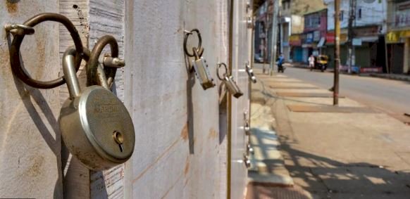 कोरोना के बढ़ते ग्राफ के बीच टोटल लॉकडाउन की खबरें वायरल, सरकार ने बताया अफवाह