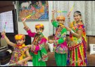 नवरात्रि पर पंडाल नहीं लगे तो क्या ! बच्चों ने परिवार में ही खेला 