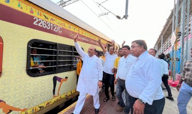 मुख्यमंत्री तीर्थदर्शन योजना के तहत कामाख्या धाम के लिए रवाना हुए श्रद्धालु, भाजपा जिलाध्यक्ष शेषराव यादव ने दी शुभकामनाएं