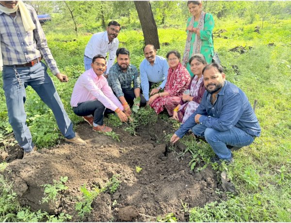 अभियंता दिवस पर नगर निगम के इंजीनियरों का अभिनव प्रयास: इमलीखेड़ा फायर स्टेशन परिसर में 'अमृत हरित महाअभियान' व 'एक पेड़ माँ के नाम' के तहत हुआ वृहद पौधरोपण