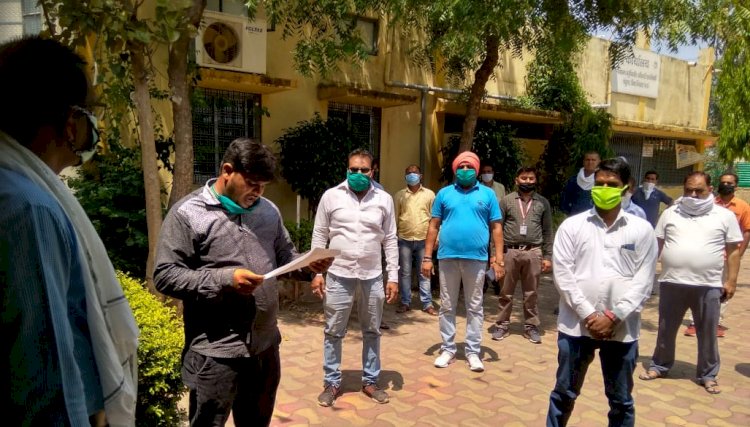 श्रीवास्तव की FIR के बाद अब कांग्रेस ने किया पलटवार 