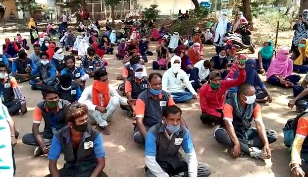 भयानक महामारी के संकट में 500 निगम ठेका कर्मचारी हुए बेरोजगार 