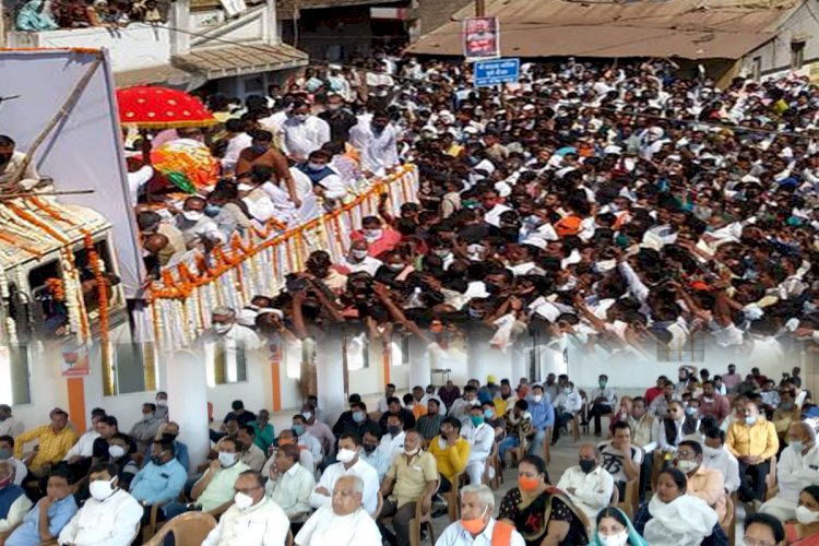 अंतिम यात्रा पर निकले नंदकुमार चौहान, छिंदवाड़ा सहित पुरे प्रदेश में उन्हें भावपूर्ण​​​​​​​श्रद्धांजलि दी गई 