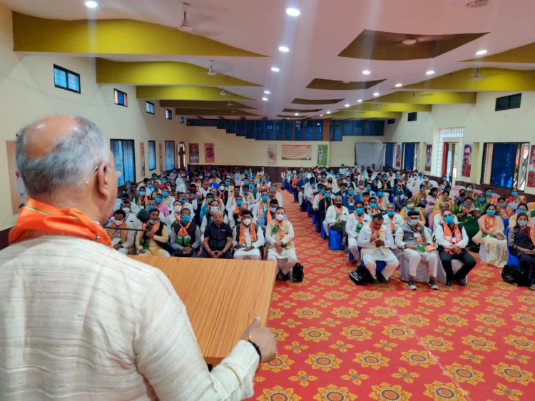 कार्यकर्ताओ को अपडेट और अपग्रेड रहना चाहिए - सुहास भगत