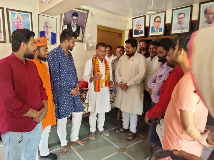 भाजपा स्थापना दिवस पर पार्टी की निव रखने वालों वरिष्ट कार्यकर्ताओं एवं वरिष्ठजनों का युवामोर्चा ने किया सम्मान...